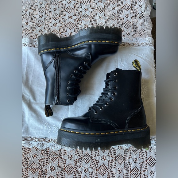NWOT JADON Platform Doc Martens - Picture 4 of 8